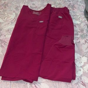 Figs magenta scrub set